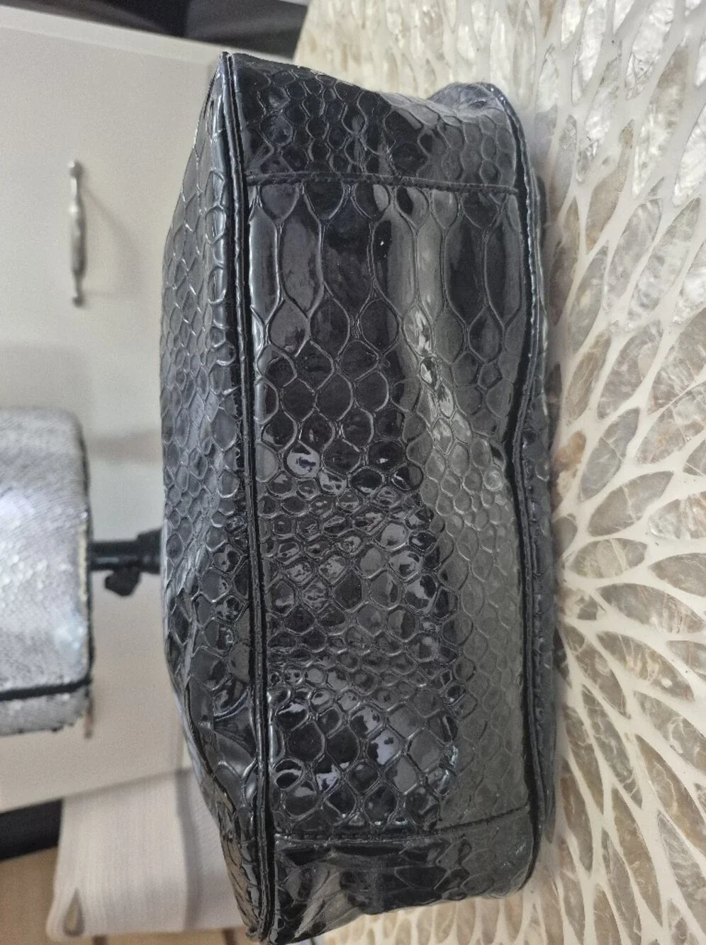Vintage GUESS Larissa Y2K Black Patent Faux Leather Crocodile Shoulder Bag Boho - Picture 4 of 8